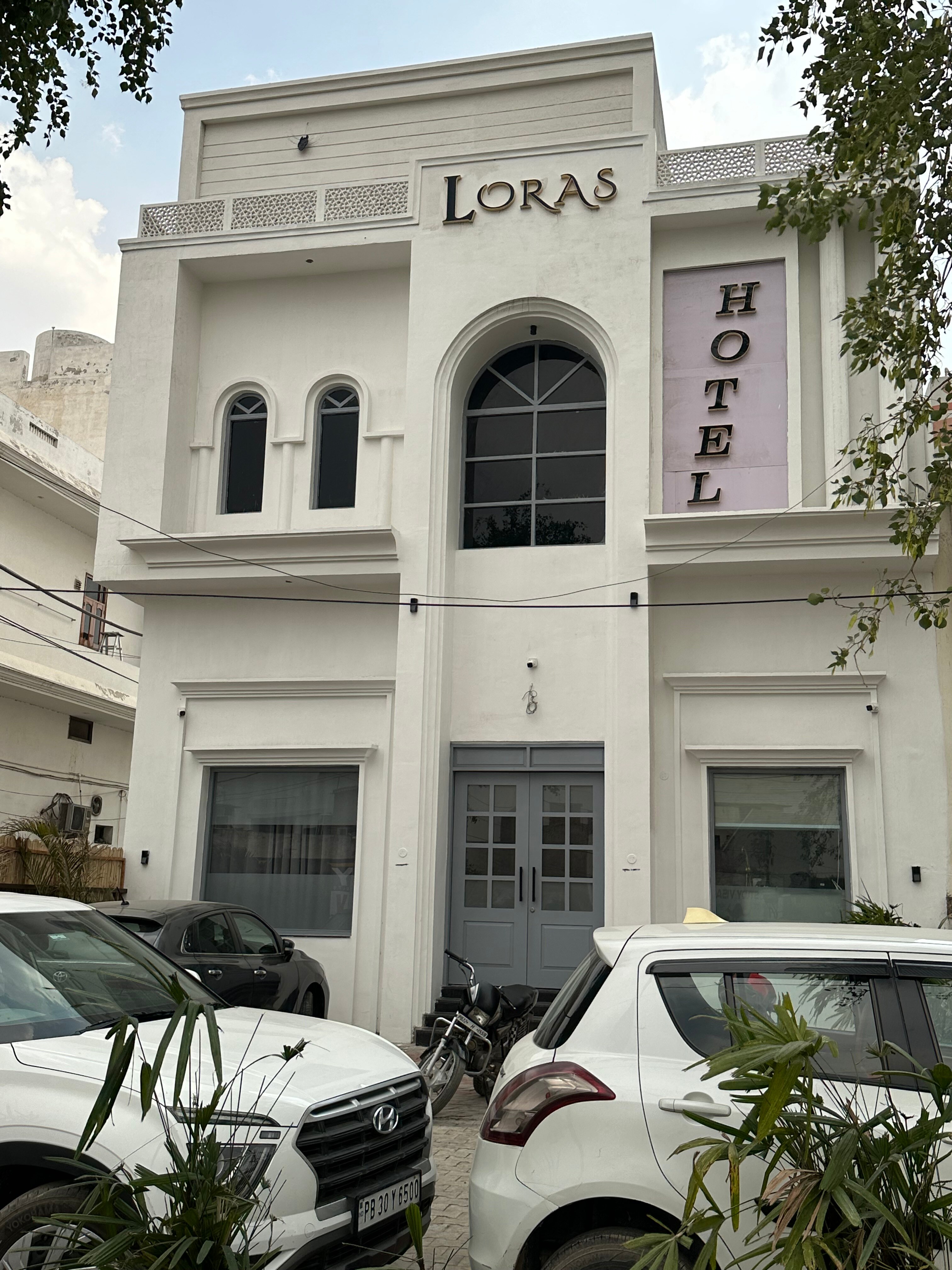 Loras Hotel